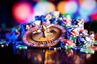 Live roulette table layout with betting zones on kliktoto